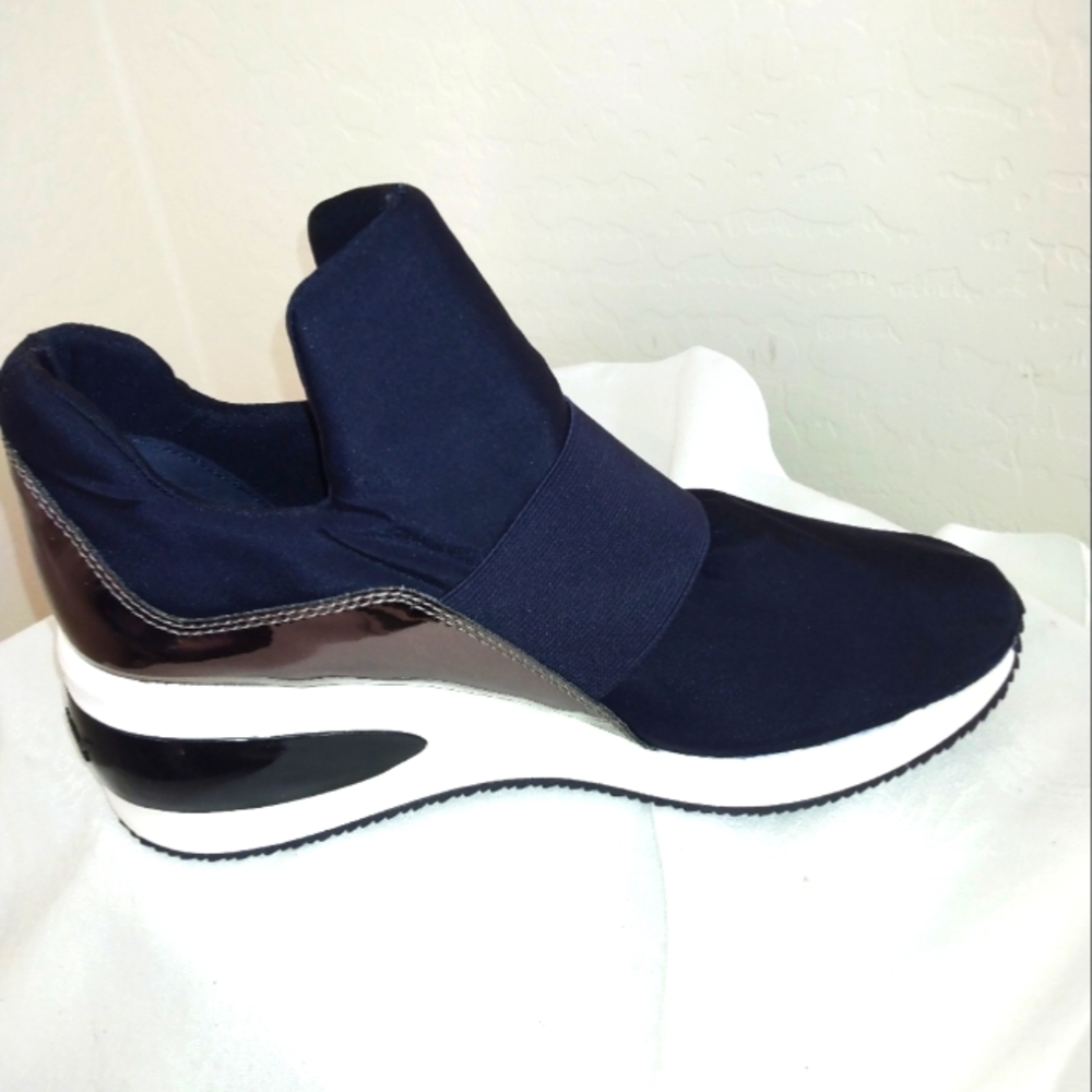 DONNA  KAREN PLATFORM WEDGE SNEAKER